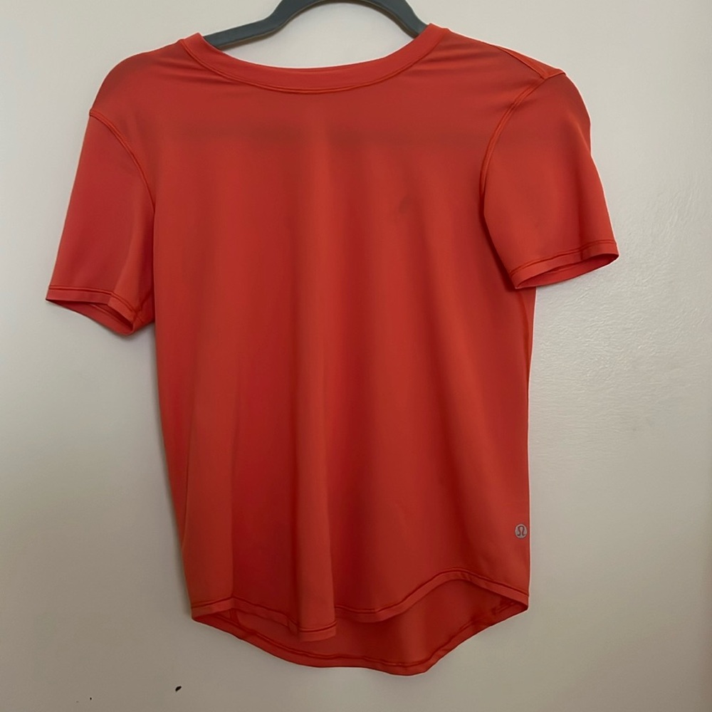 lulu lemon tee size 2